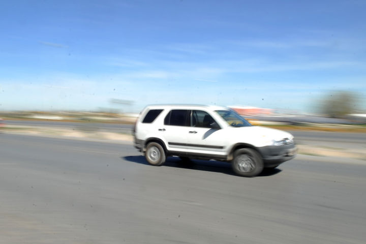 Riesgo. La circulación vehicular a muy alta velocidad es un factor de riesgo para quienes diariamente conducen por el Periférico.
