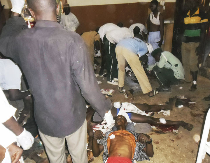 Boko Haram. Aspectos del hospital en donde se atiende a personas heridas en el ataque de niña suicida en Nigeria. (AP)