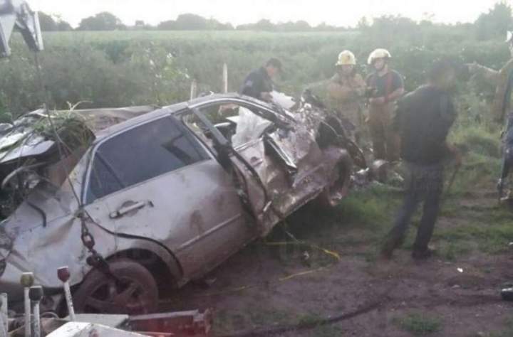 El vehículo en el que viajaba el cantante se estrelló contra un canal en Angostura, Sinaloa. (Tomada de lineadirectaportal.com)