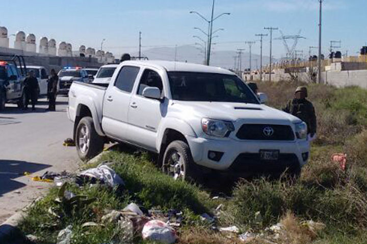 Acción. Agentes interceptaron el vehículo a la altura del fraccionamiento Villas El Refugio.