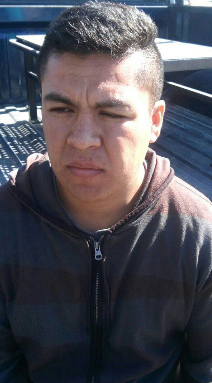 Preso. El detenido dijo llamarse Carlos Adrián, de 24 años de edad y originario de Torreón.