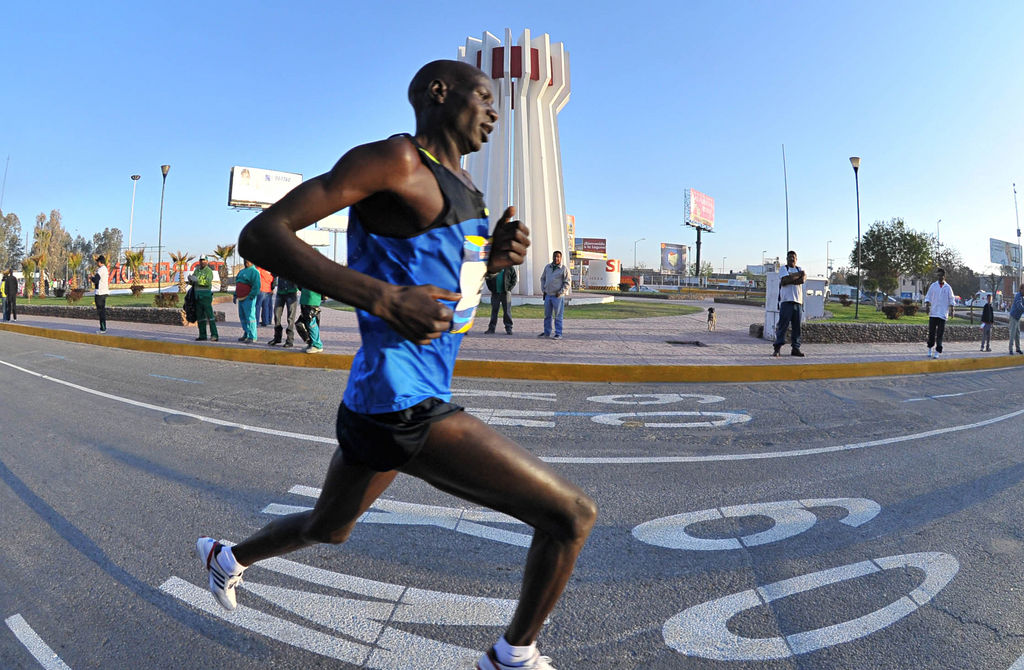 El keniano Hillary Kimaiyo se impuso en el Maratón Lala de 2011, en el que además impuso la marca de 2:08.17, que a la postre es el mejor tiempo. (Ramón Sotomayor)