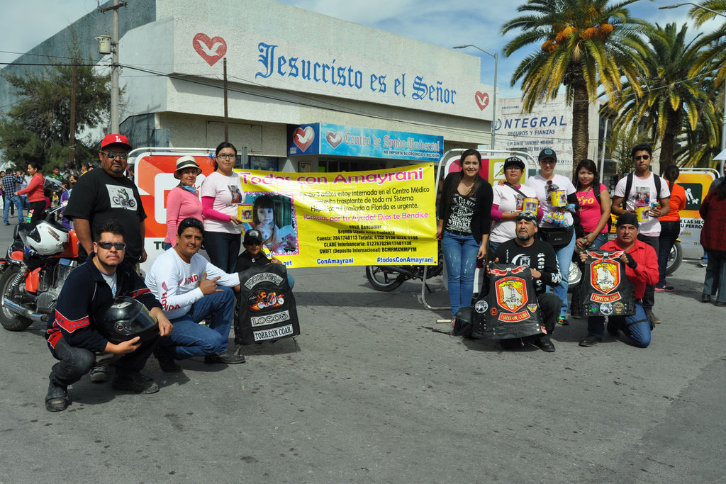 Apoyo. Un grupo de madres de familia de Torreón se unieron a la causa de Amayrani una pequeña que requiere un trasplante.