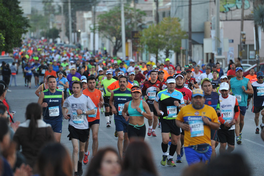 Miles de corredores le dieron vida a la carrera atlética más importante de la Comarca Lagunera. 