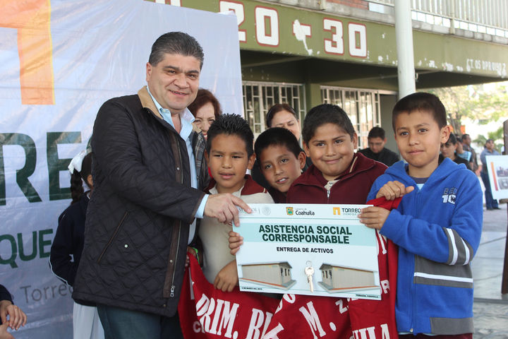 Entrega Riquelme obras en 15 escuelas