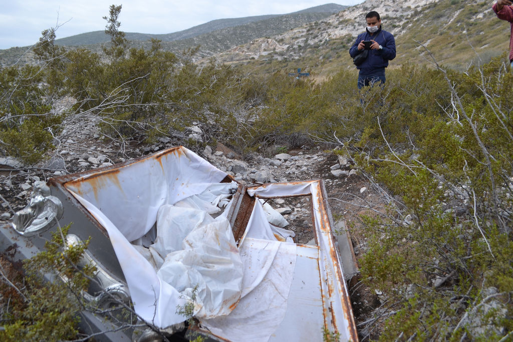 Hallazgo. A espaldas del panteón Torreón, en las faldas del cerro, se localizó un féretro que contenía restos humanos.