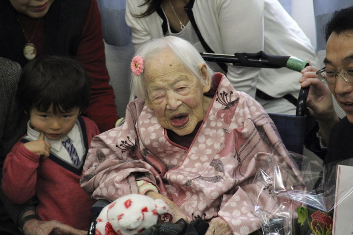 Okawa, reconocida como la mujer y la persona viva más vieja del mundo por el Libro Guinness de los Récords, nació el 5 de marzo de 1898 en Osaka. (EFE)