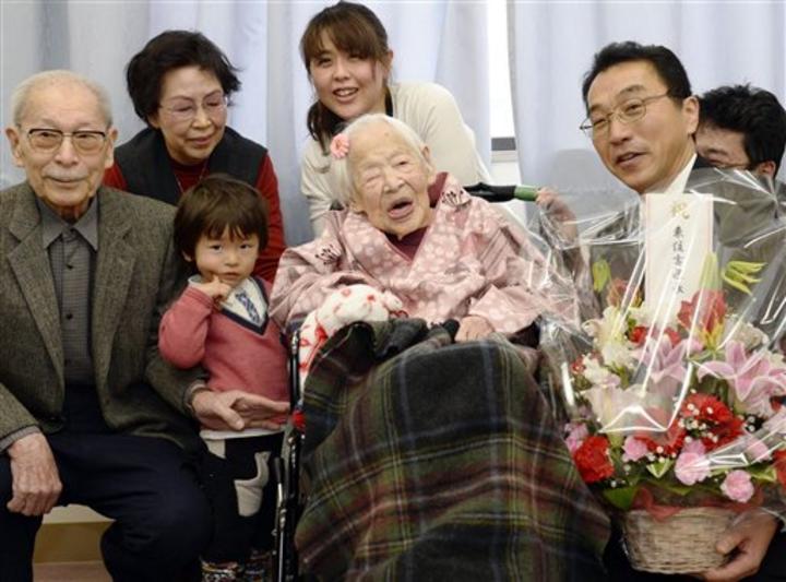 Okawa nació en Osaka el 5 de marzo de 1898 y fue reconocida como la persona más anciana del mundo por el libro Guinness de los Récords en 2013. (AP)