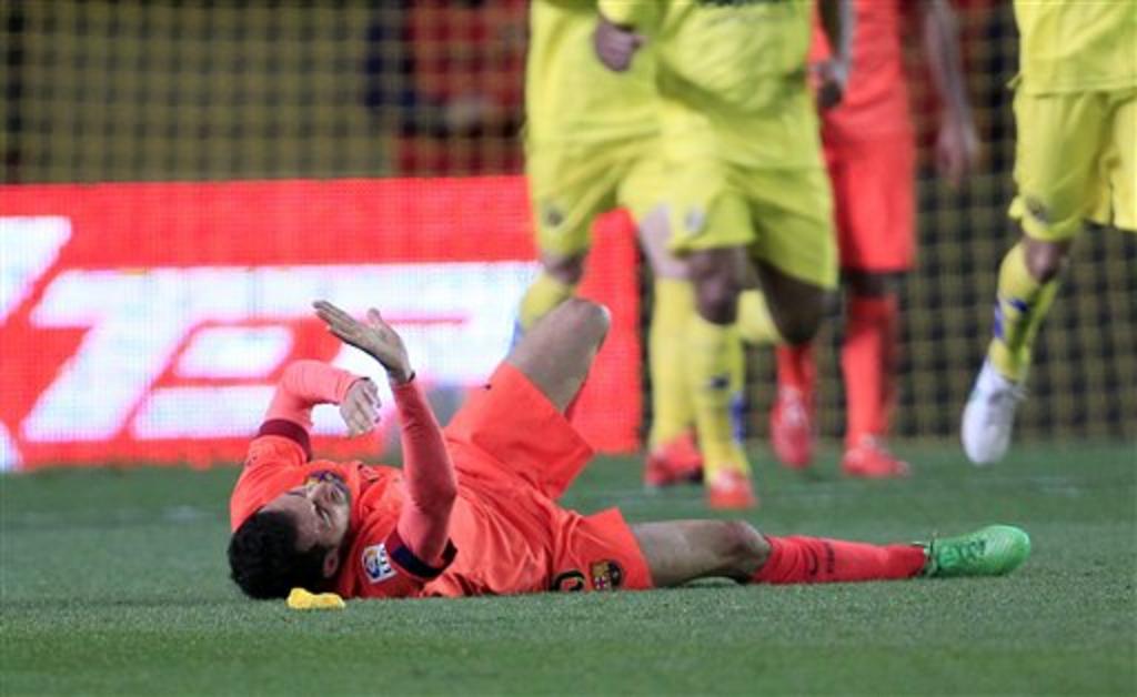 El volante de contención se lastimó al final del primer tiempo, cuando el jugador del Villarreal, Tomás Pina, le pisó el tobillo al disputar un balón dividido. (Archivo)