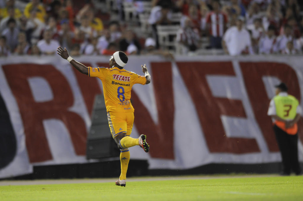 Con gol de Joffre Guerrón, los felinos igualaron 1-1 con River Plate en duelo de fase de grupos de la Copa Libertadores. (EFE) 