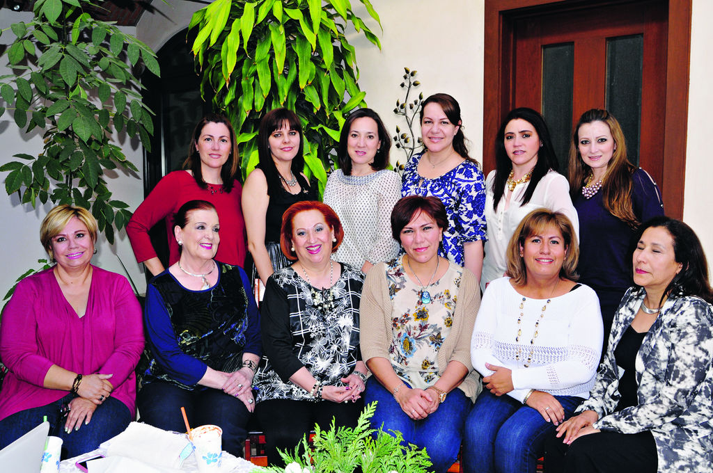   Club de Jardinería Orquídea Negra en su reunión mensual.
