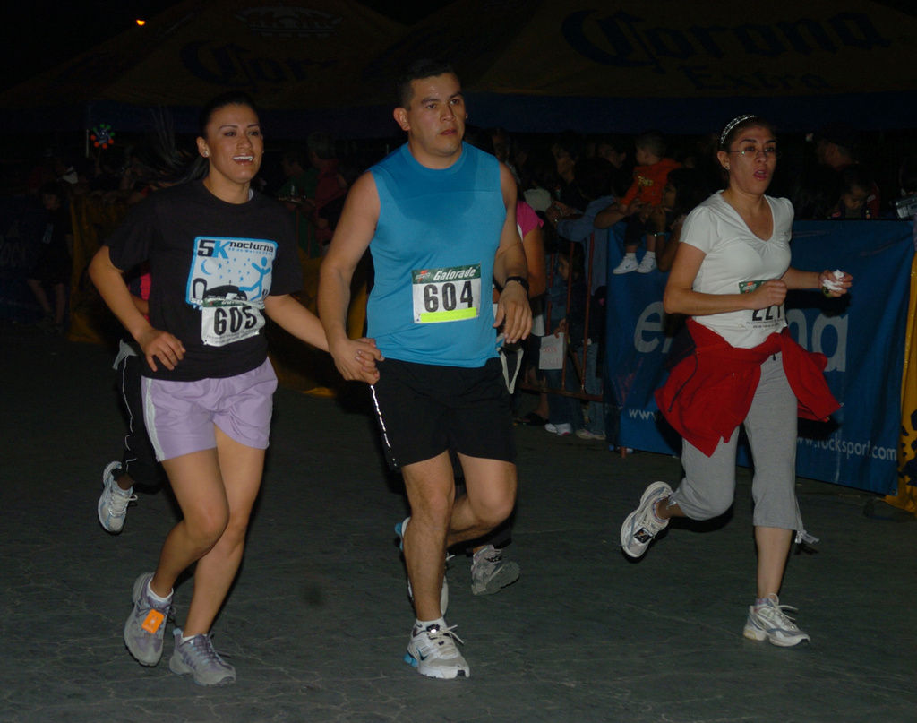 Por la distancia y al ser de noche, la prueba es ideal para aquellas personas que van comenzando su participación en el atletismo. (Archivo)