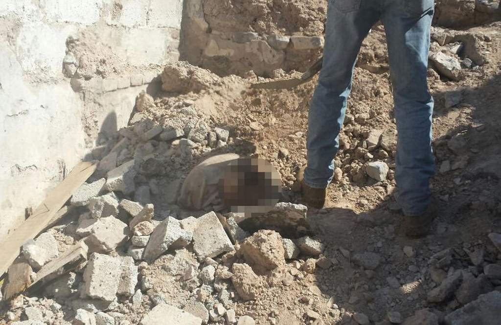 Los cuerpos sin vida de tres hombres, fueron encontrados semienterrados ayer lunes por la tarde en las 'faldas' del Cerro de las Noas, por la colonia Segunda Rinconada de La Unión. (El Siglo de Torreón)