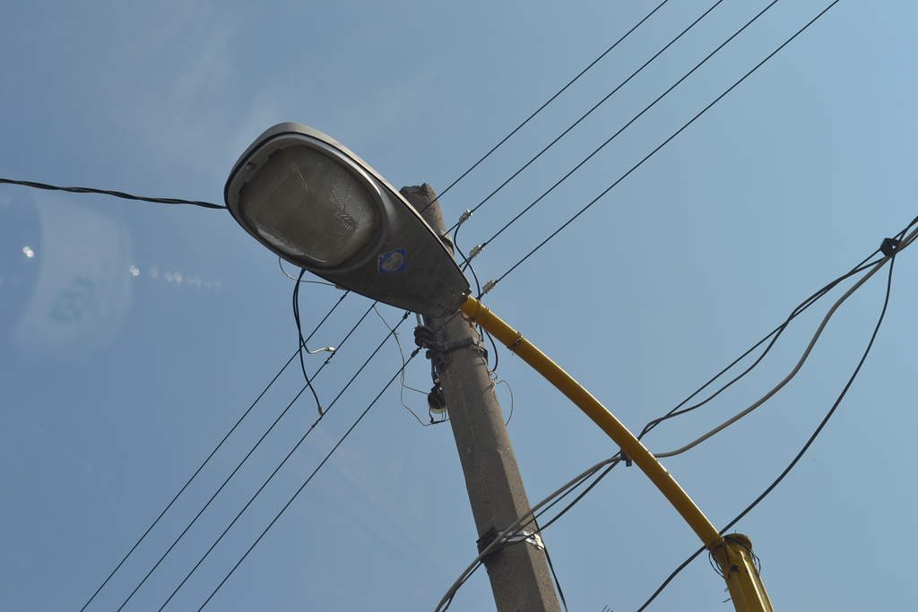 Luminarias de sectores del área urbana y rural de Lerdo resultaron afectados por las intensas lluvias. (Archivo)