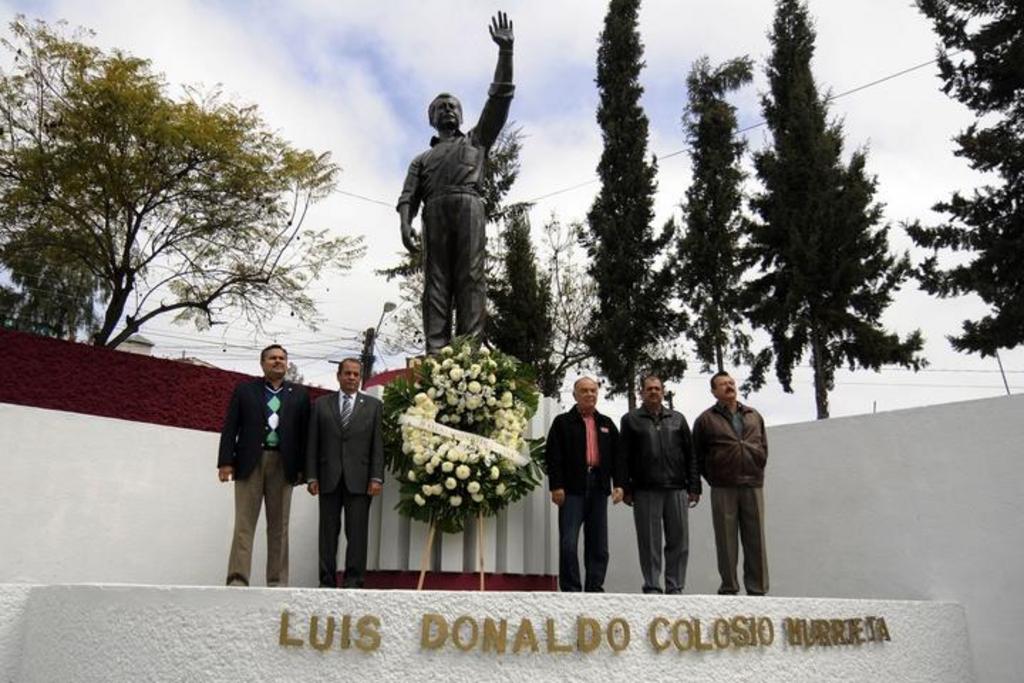Cada año, autoridades y movimientos ciudadanos realizan homenajes póstumos al político. (ARCHIVO)