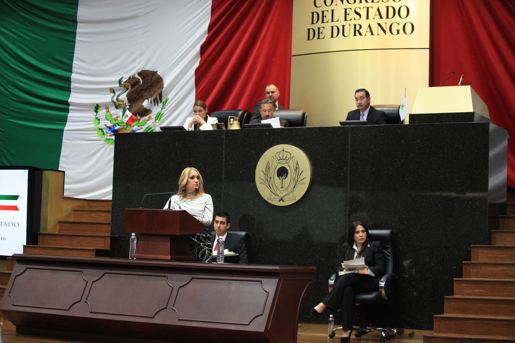Informe. A Sonia Yadira de la Garza Fragoso, titular de la FGE, le correspondió comparecer ante el Pleno del Congreso del Estado.
