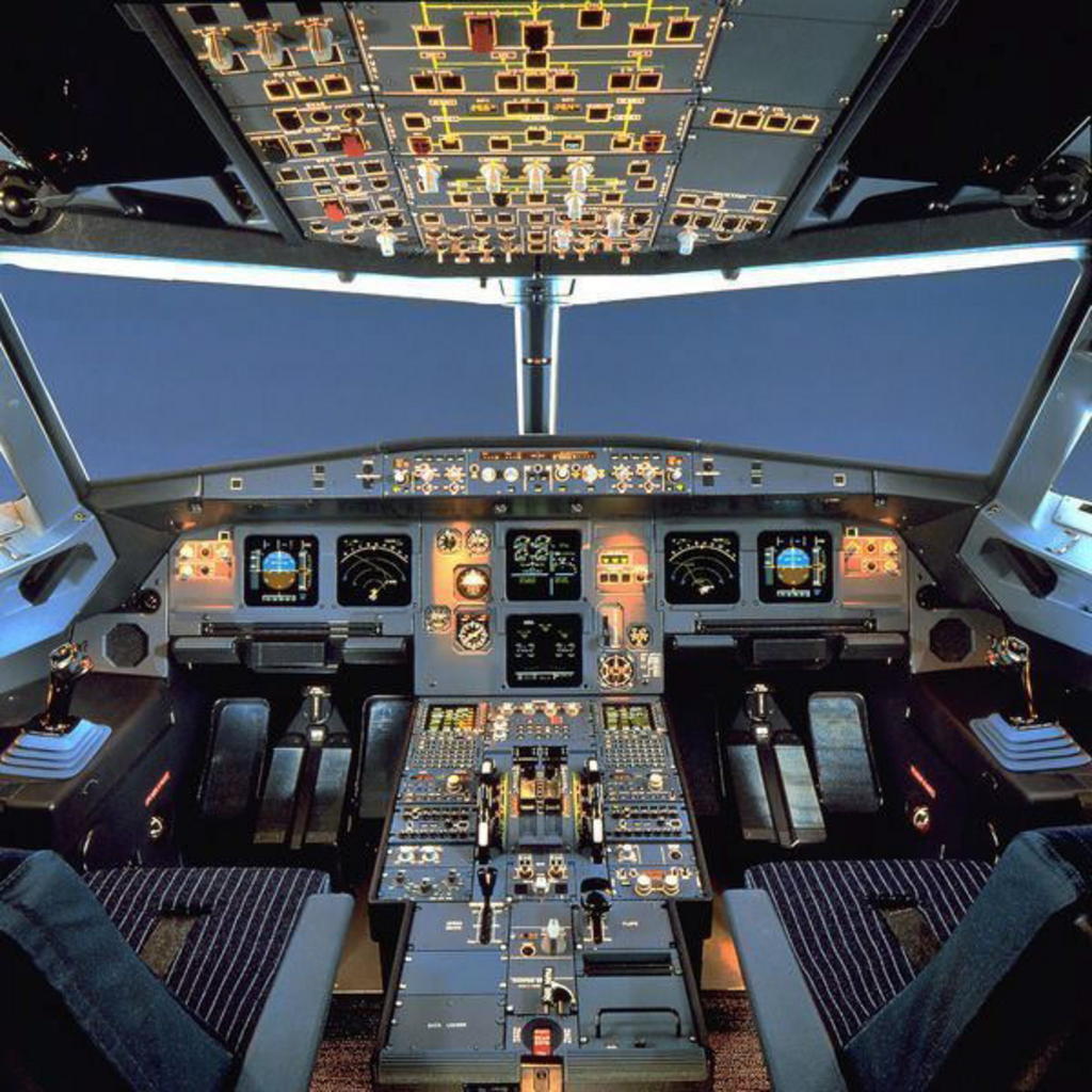  Los investigadores de la colisión del Airbus A230 creen que el copiloto rechazó abrir la puerta de la cabina al comandante y accionó el descenso del avión 'con voluntad de destruir el avión' por razones que se desconocen. (EFE)