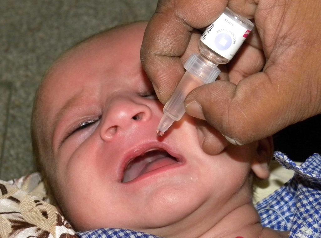 Cuanto más elevada es la tasa de vacunación contra enfermedades como la difteria, el tétanos y la tosferina, menor es la frecuencia de casos de muerte súbita del lactante. (ARCHIVO)