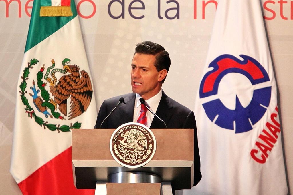 Acompañado por integrantes de su gabinete, el presidente Enrique Peña Nieto participa este viernes en la Convención Nacional de Industriales. (EL UNIVERSAL)