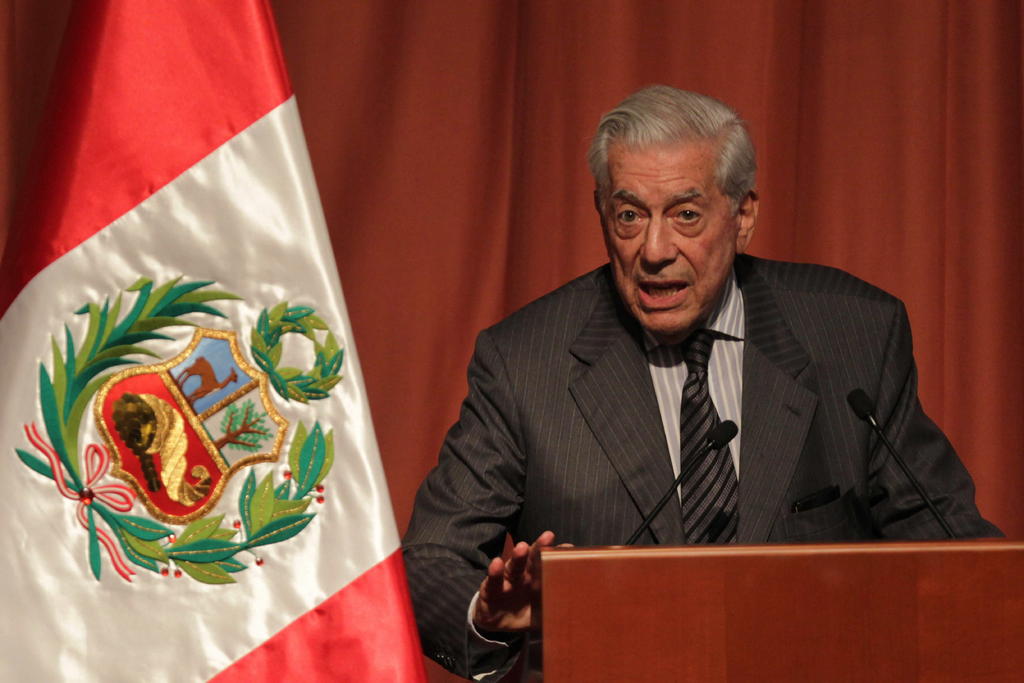 Mario Vargas Llosa es uno de los novelistas hispanoamericanos de mayor fama mundial del siglo XX y XXI, ya que ha sido el que ha escrito el mayor número de novelas de muy alta calidad, galardonado con numerosos premios a lo largo de su productiva vida. (EFE)