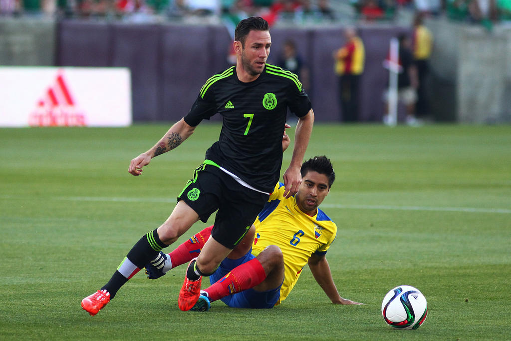 México inicia el año ganando 1-0 a Ecuador con el gol 39 de Javier Hernández con el Tricolor, pero lo que queda pendiente es la falta de conjunto, que fue tapado con acciones individuales.