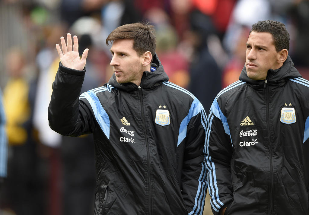 El estelar Lionel Messi tuvo que ver el partido desde afuera. (AP)