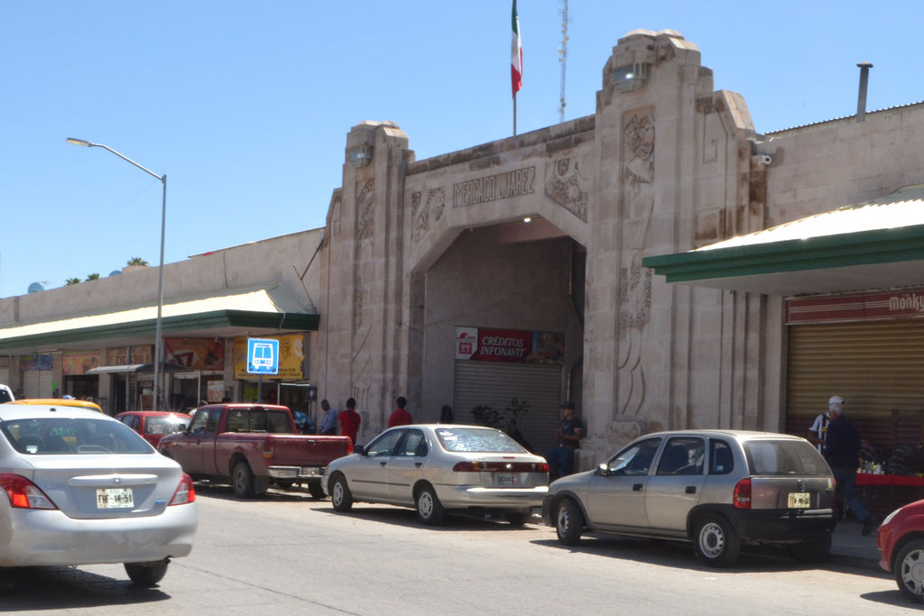 Rehabilitación. En la segunda etapa se contemplaría el arreglar los pisos del mercado Juárez. (ANGÉLICA SANDOVAL)