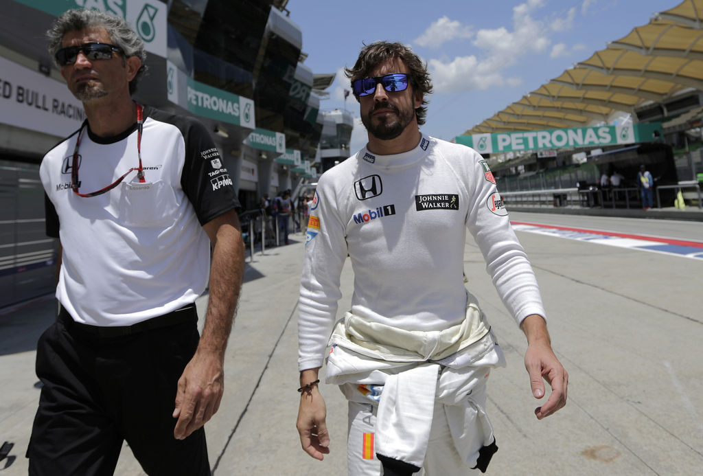 El español Fernando Alonso vio cómo su exequipo se llevó el triunfo. Alonso atestigua triunfo de Ferrari