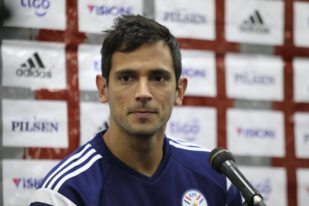 El delantero admitió que está en duda para ver acción con la selección de Paraguay en el partido que sostendrán ante México. (EFE)