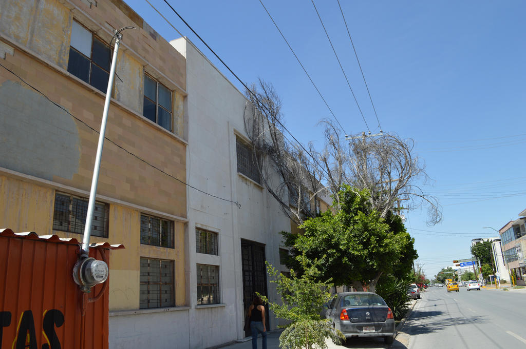 Actividad inusual. Empleados de este edificio en Torreón denuncian intimidación. (EL SIGLO DE TORREÓN)