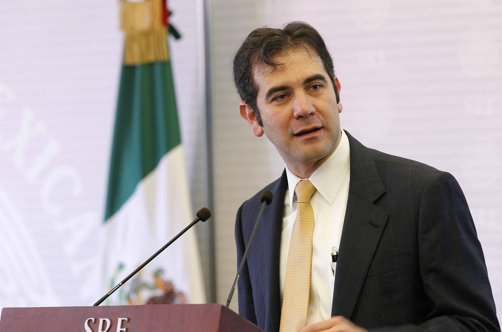 En la firma del convenio entre el INE y el Servicio Postal Mexicano (Sepomex), Córdova pidió a los actores políticos ejercer responsablemente las prerrogativas. (ARCHIVO)