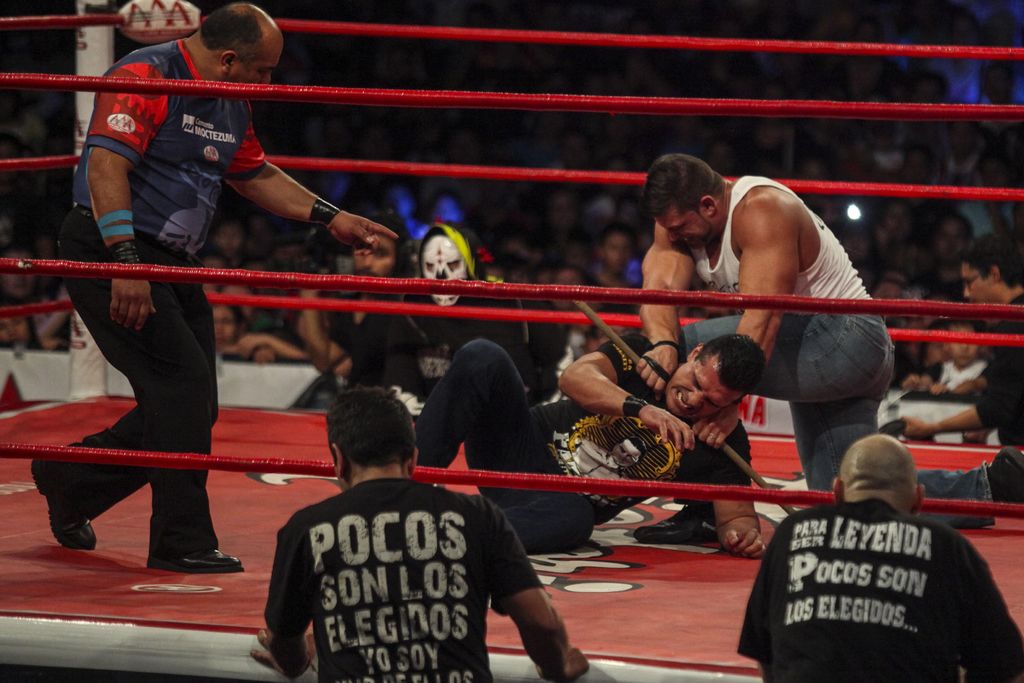 En zafarrancho sobre el ring terminó la lucha sostenida entre El Patrón Alberto y Brian Cage celebrada en el Auditorio Miguel Barragán de la capital potosina. (El Universal)
