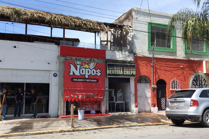 Incendio. Palapa del restaurante 'Mirrey' arde en llamas, hay un lesionado. 