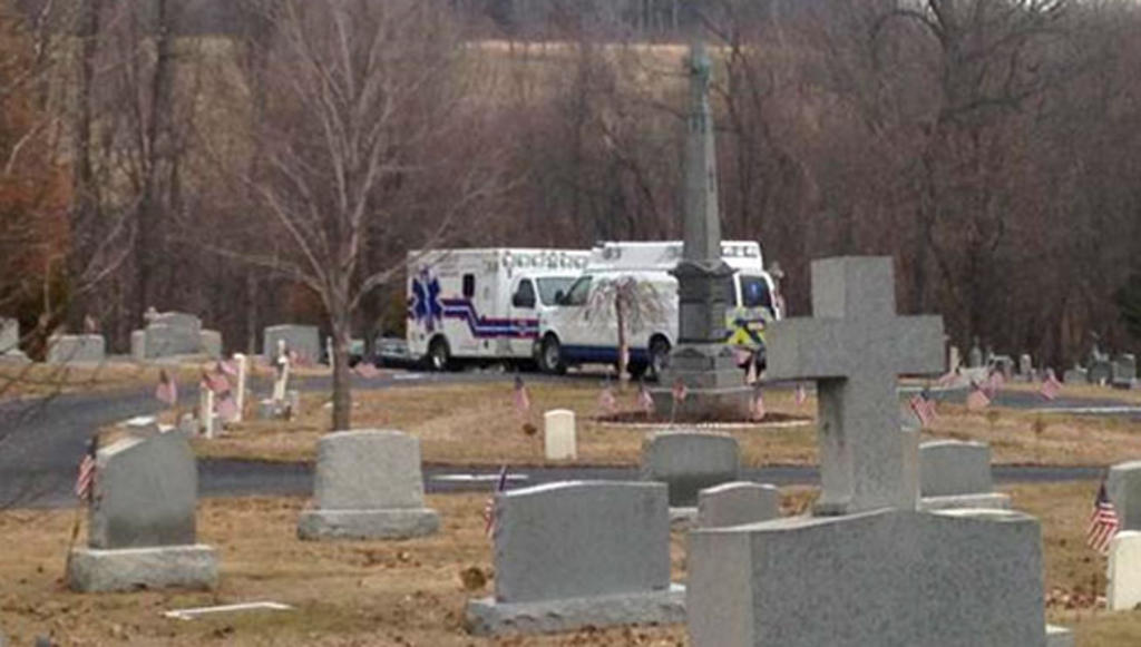 El accidente ocurrió cuando Stephen Woytack fue aplastado por la pesada piedra de más de 100 kilogramos, en el cementerio de Pensilvania.