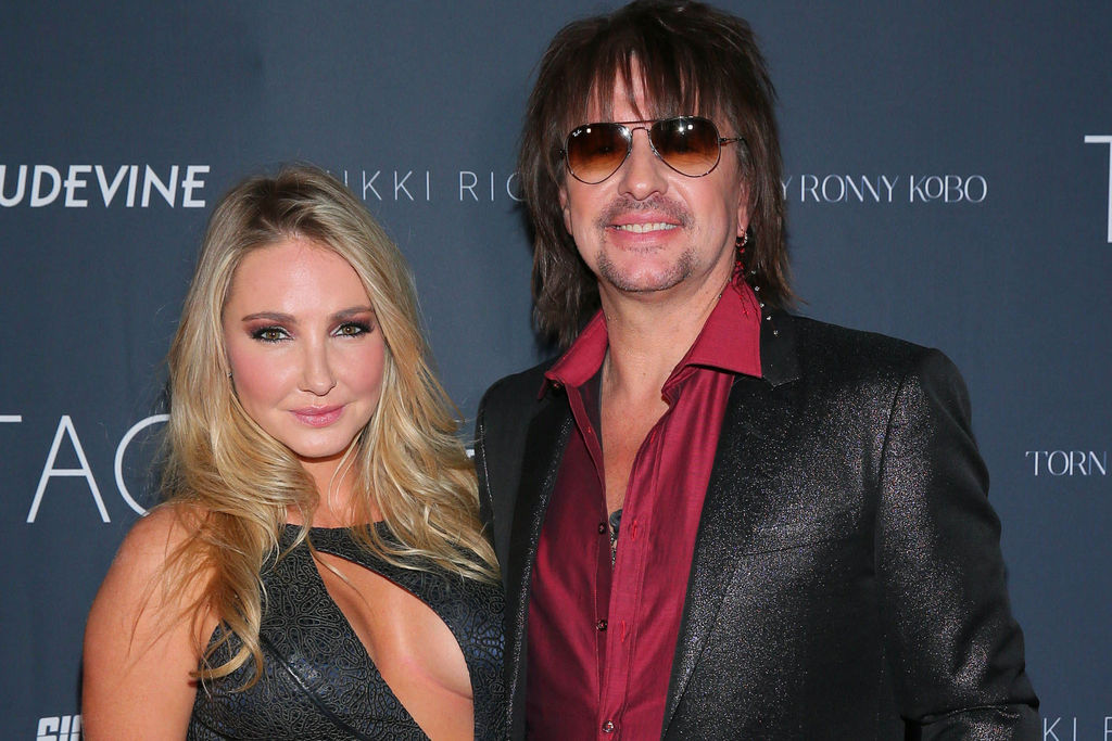 Problemas. La novia de Richie Sambora, exguitarrista de Bon Jovi, interpuso una demanda por amenazas de muerte.