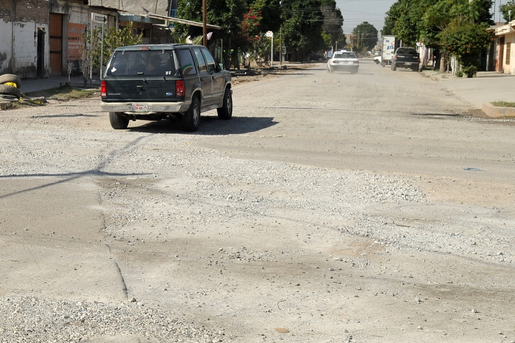 Pavimento. Aún están a la espera de apoyos extraordinarios para reparar el pavimento. (EL SIGLO DE TORREÓN)