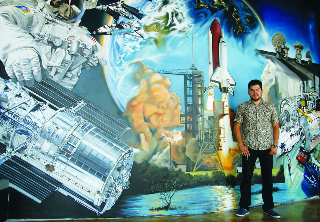 Su trabajo. Efraín Gaytán, es autor de murales como el que se encuentra en Planetarium Torreón.