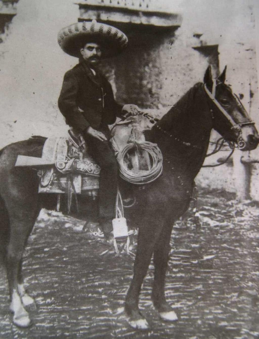 El líder militar y campesino Emiliano Zapata es recordado hoy que se cumplen 96 años de su muerte, con un homenaje en el monumento ecuestre erigido en su memoria en la Alameda del Sur, en la capital. (ARCHIVO)