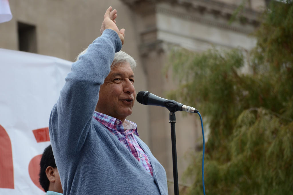 López Obrador aseguró que el ex líder priísta del DF no podría considerarse como un buen elemento para su partido y reiteró su posición en contra de los políticos corruptos. (ARCHIVO) 