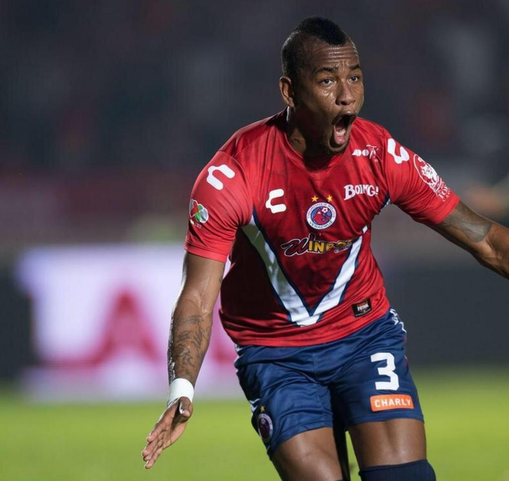 El colombiano Leyton Jiménez marcó su quinto gol del campeonato y rescató para los Tiburones de Veracruz un empate 1-1 ante los Monarcas de Morelia. (Twitter)