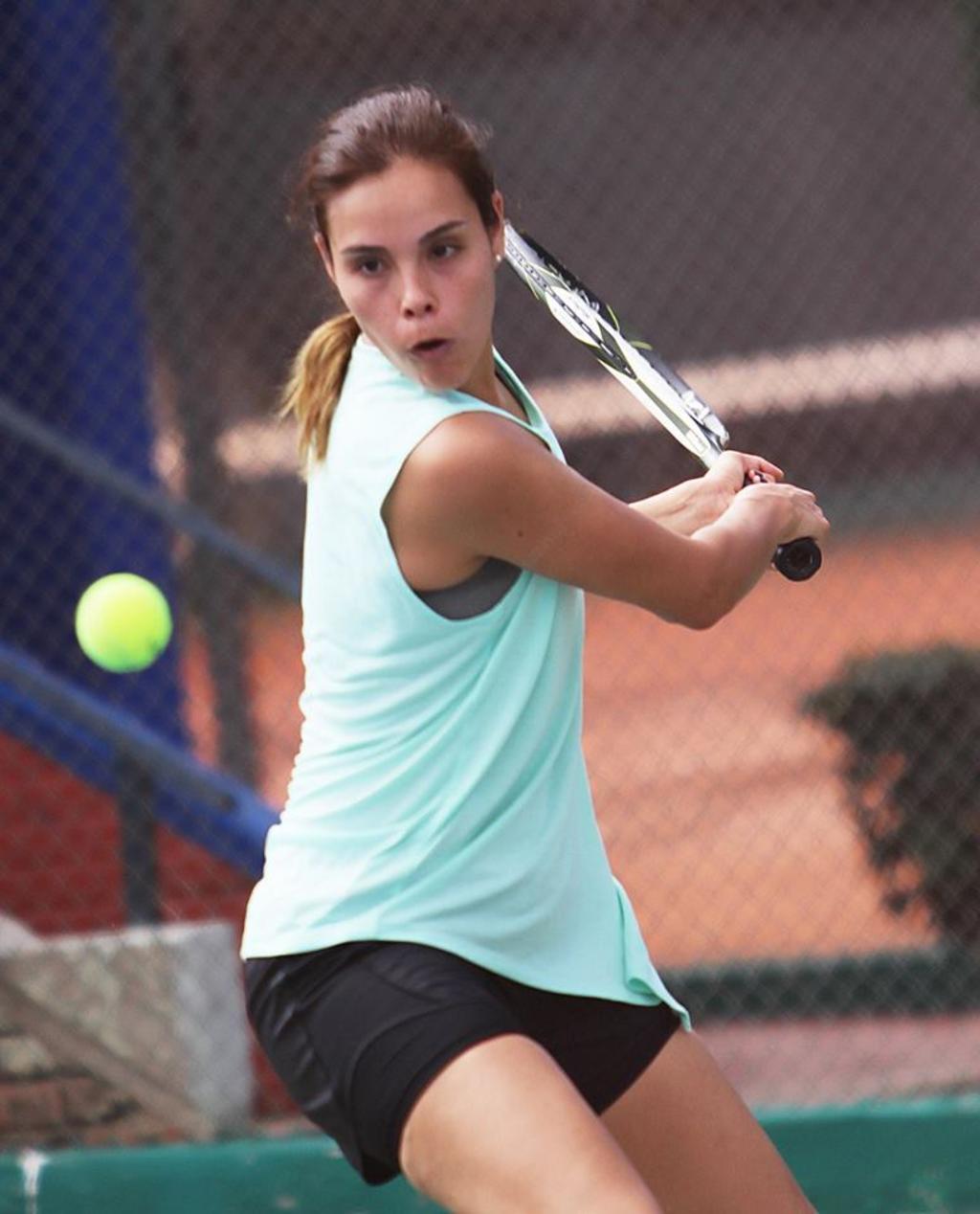 Daniela Sosa fue la subcampeona en la categoría Segunda Fuerza Femenil en Torneo de Semana Santa. (Cortesía Ravelo Sport)
