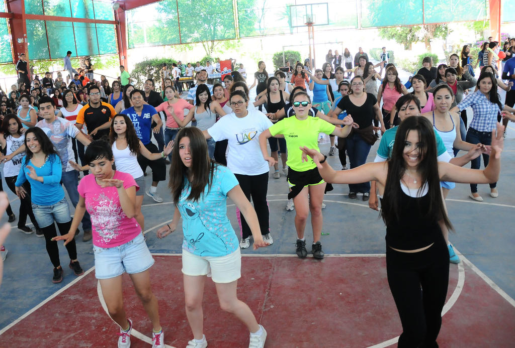 Hombres y mujeres sin límite de edad están invitados a participar en la primera Clase Master de Baile Fitness el próximo jueves. (Archivo)