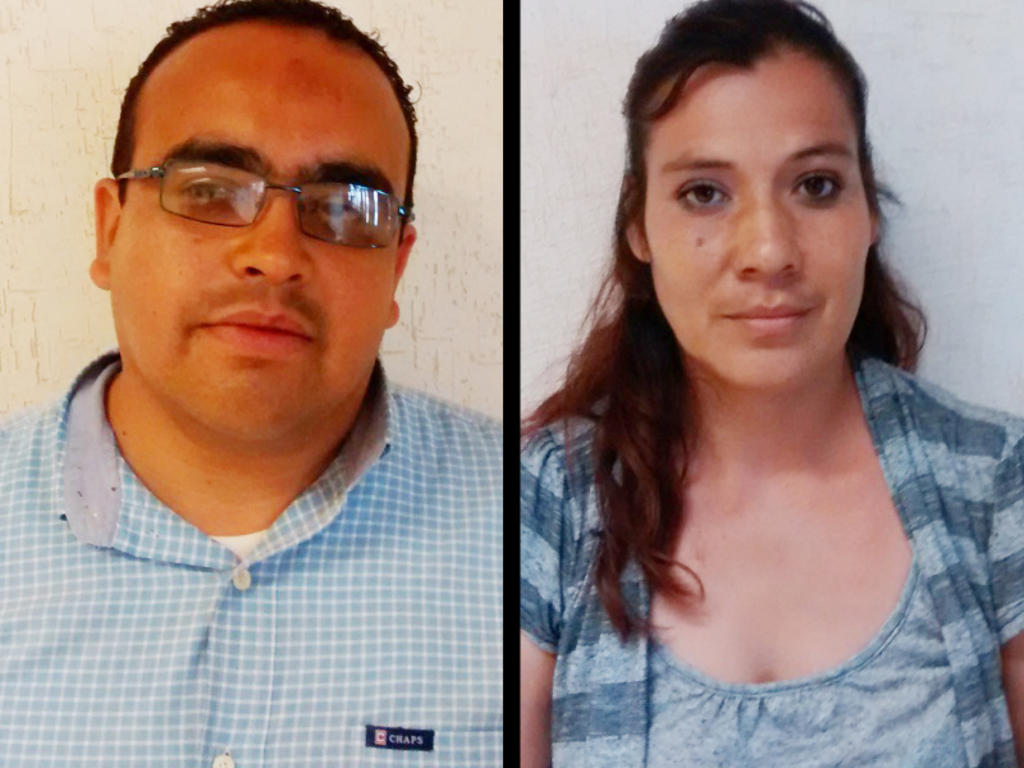 Jorge Favila Calderón de 30 años y Yadhira Guillermina Reyes Monsiváis de 27 años, tenían gafetes, dinero en efectivo y hasta sellos falsos. (EL SIGLO DE TORREÓN)