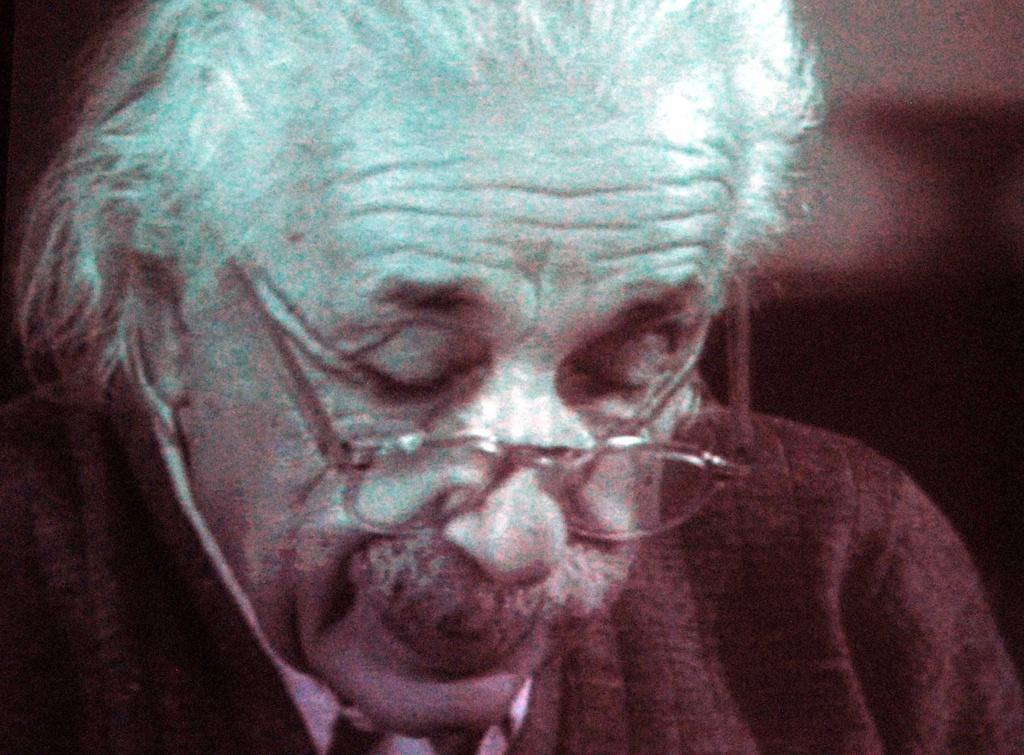 Einstein era extravagante y distraído, pero supo revolucionar la percepción del universo. (ARCHIVO)