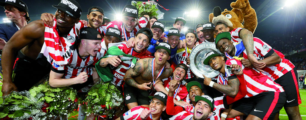 Andrés Guardado consiguió el título en su primer año con el PSV. (Cortesía PSV)
