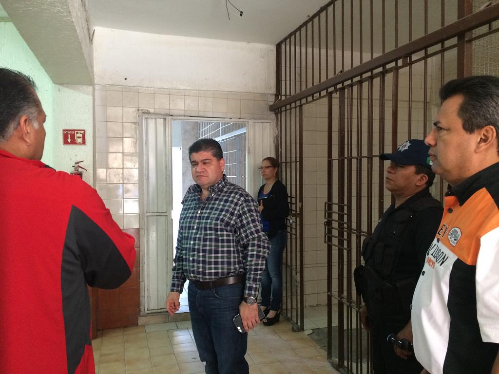 El alcalde inspeccionó cada espacio del Tribunal de Justicia Municipal. (El Siglo de Torreón)