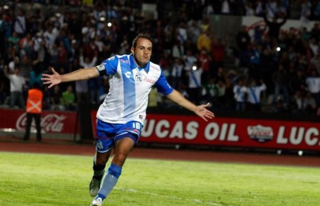 Aunque no anotó gol, Cuauhtémoc Blanco se retiró del futbol con el título de la Copa MX para Puebla, que derrotó 4-2 al Guadalajara. (TWITTER)