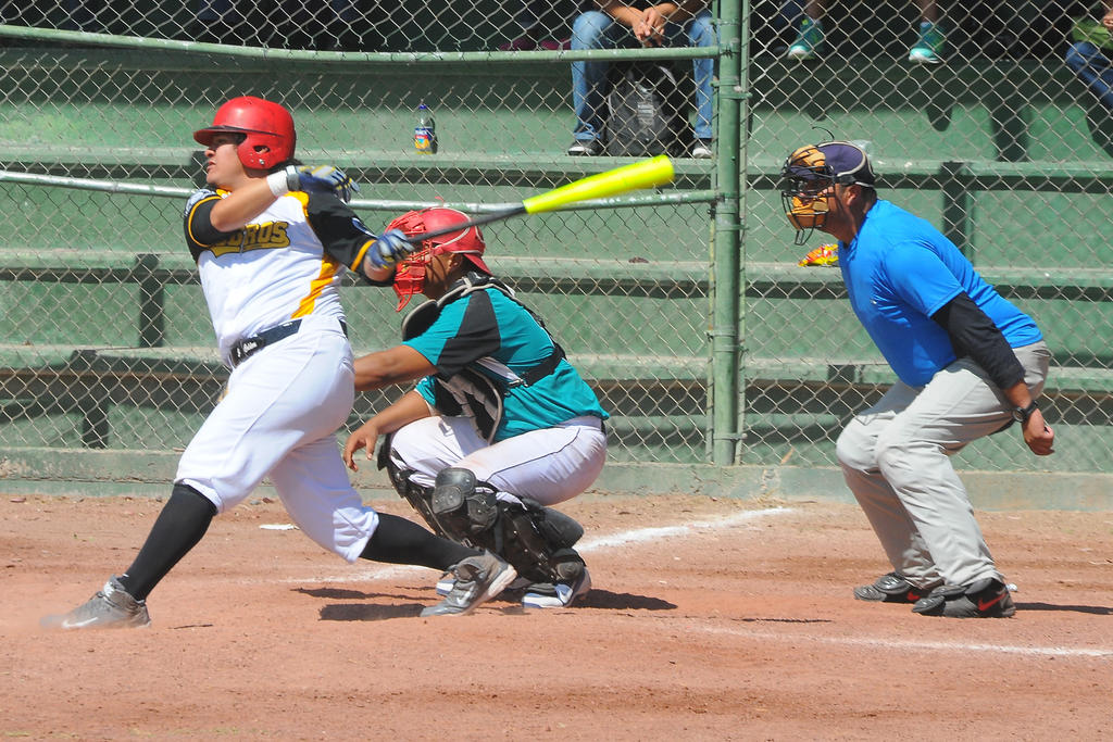 El equipo de beisbol varonil Gatos Negros del Instituto Tecnológico de La Laguna obtuvo ayer su pase a la ronda de semifinales de los Juegos Intertecnológicos en su fase regional.