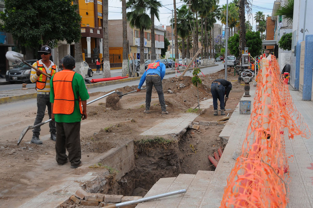 Primera etapa. Vecinos y comerciantes de la avenida Morelos tienen muchas expectativas con la obra del Paseo Morelos. (EL SIGLO DE TORREÓN)