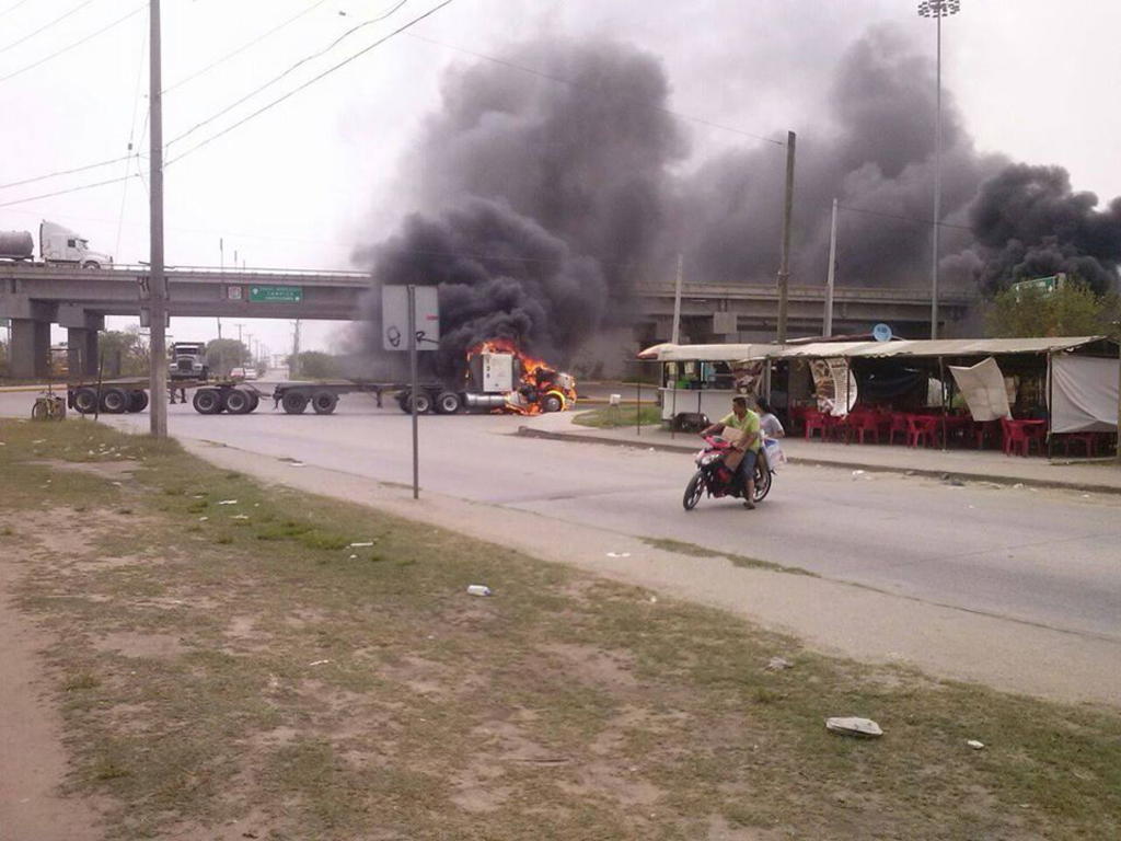 El pasado miércoles se desató una nueva ola de violencia en el sur del territorio tamaulipeco, donde se registraron bloqueos, incendio de vehículos y ataques a las fuerzas federales y estatales, tras la captura de cuatro personas. (ARCHIVO)